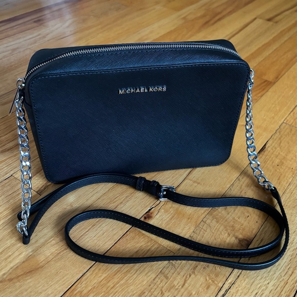Michael Kors Jet Set Crossbody Bag (black w silver hardware) - Picture 4 of 15